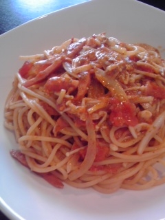エノキとウインナーのピリ辛トマトソーススパゲティ