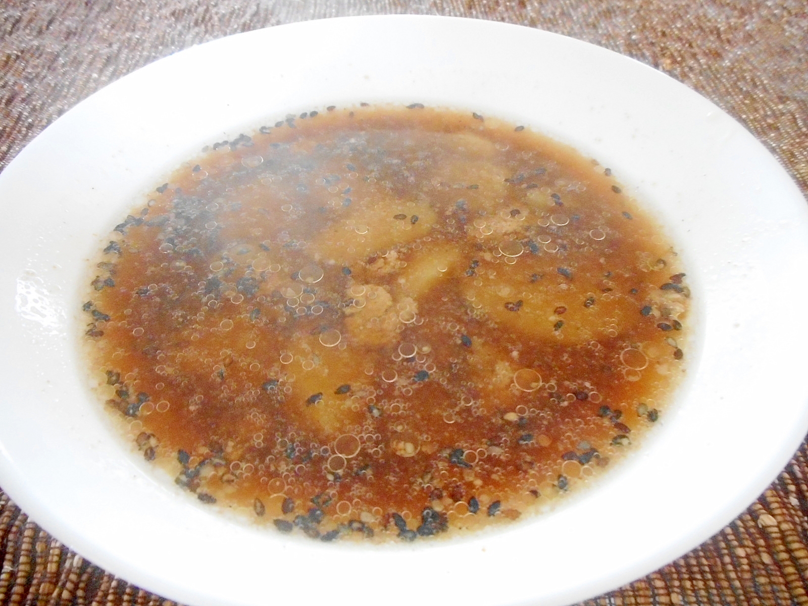ジャガイモとひき肉の黒ゴマ味噌スープ