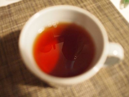 ざくろ茶が不在で、、、って事はこれは？ごめんなさい（ブヒヒ）今、寝る前のコーヒーは紅茶にするようにしてるよ　ざくろ茶って初めて知ったけど身体によさげな感じ♪