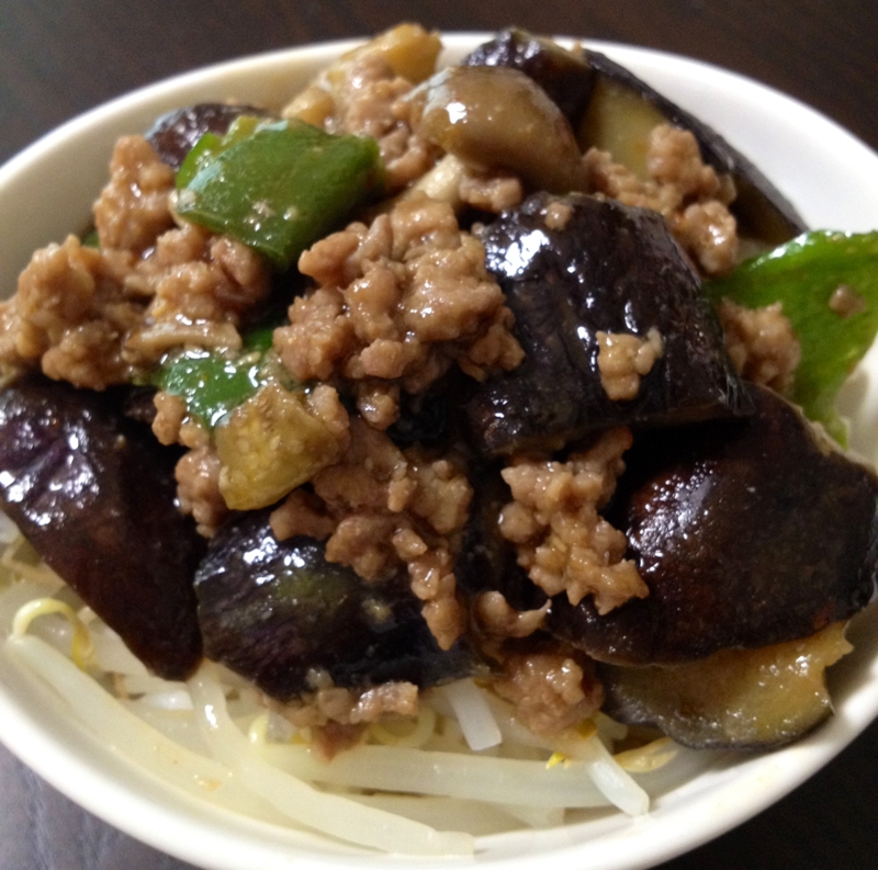 ご飯がすすむ！茄子とひき肉のピリ辛丼