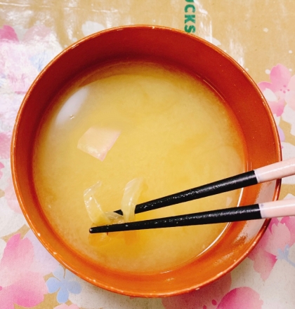 新玉葱とお麩のお味噌汁