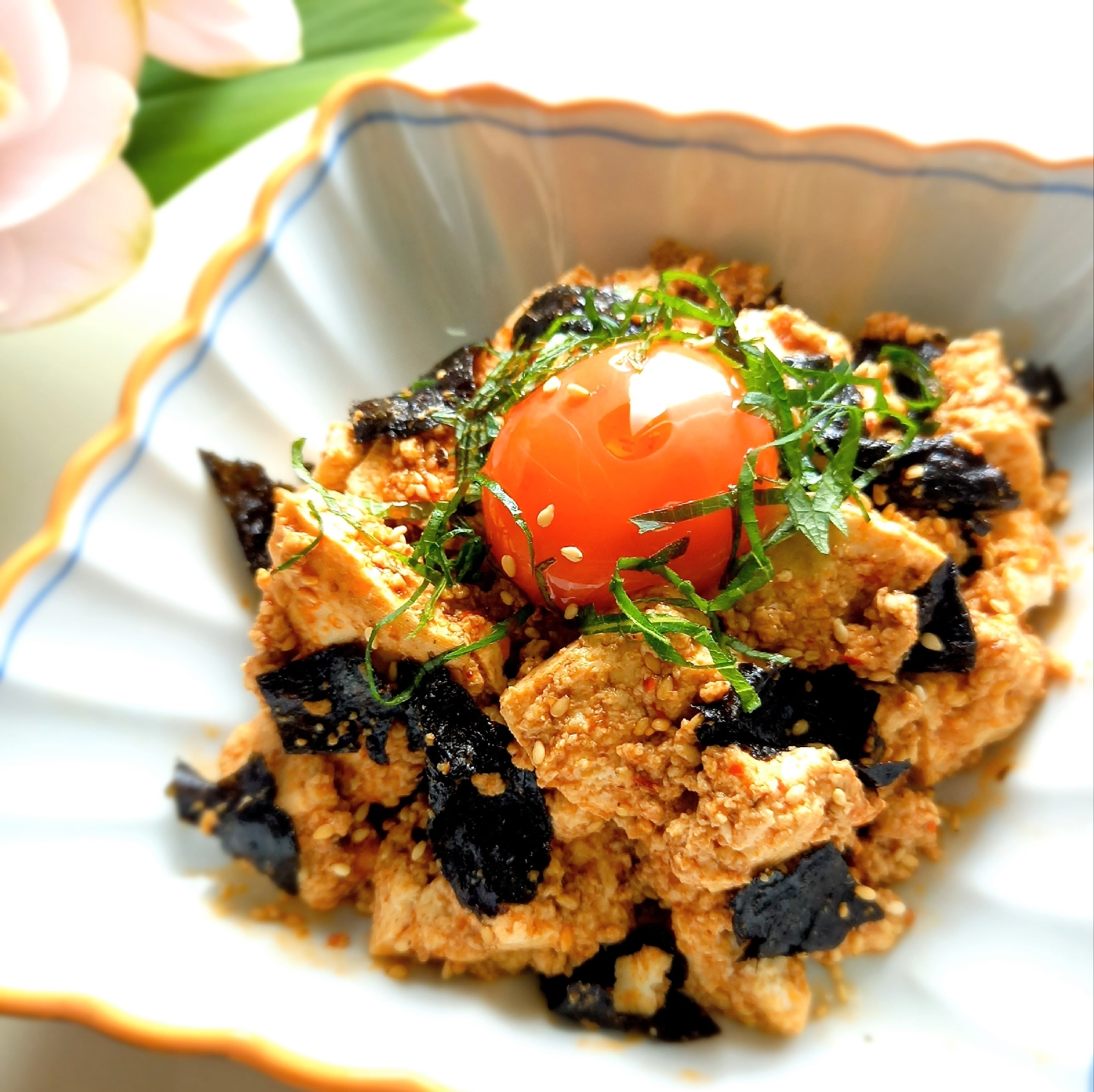 簡単おつまみᕷ* ピリ辛豆腐〜卵黄をのせて〜ꕤ୭*