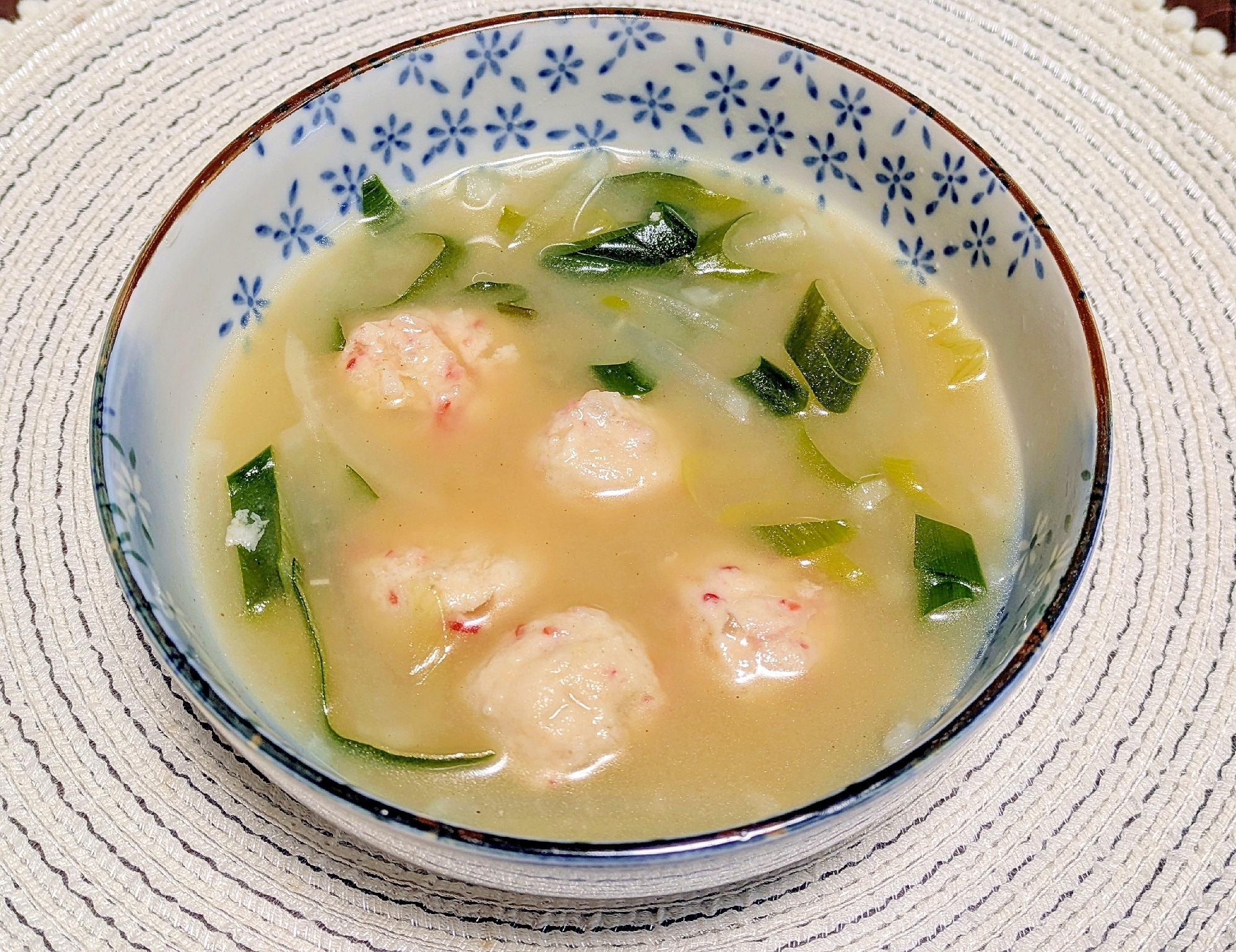 冷凍かにすり身団子のみそ汁