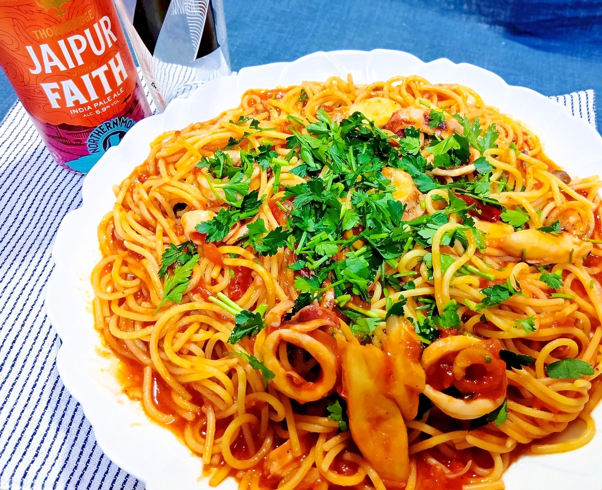 レモン香る！イカとアンチョビのトマトソースパスタ