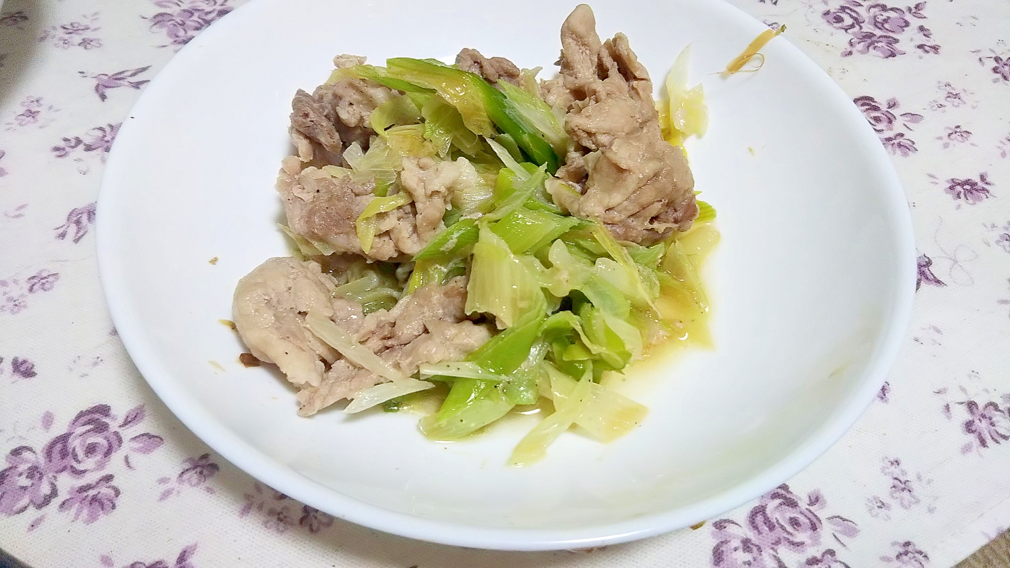 簡単&ヘルシー！豚こま切れ肉のネギ塩レンジ蒸し