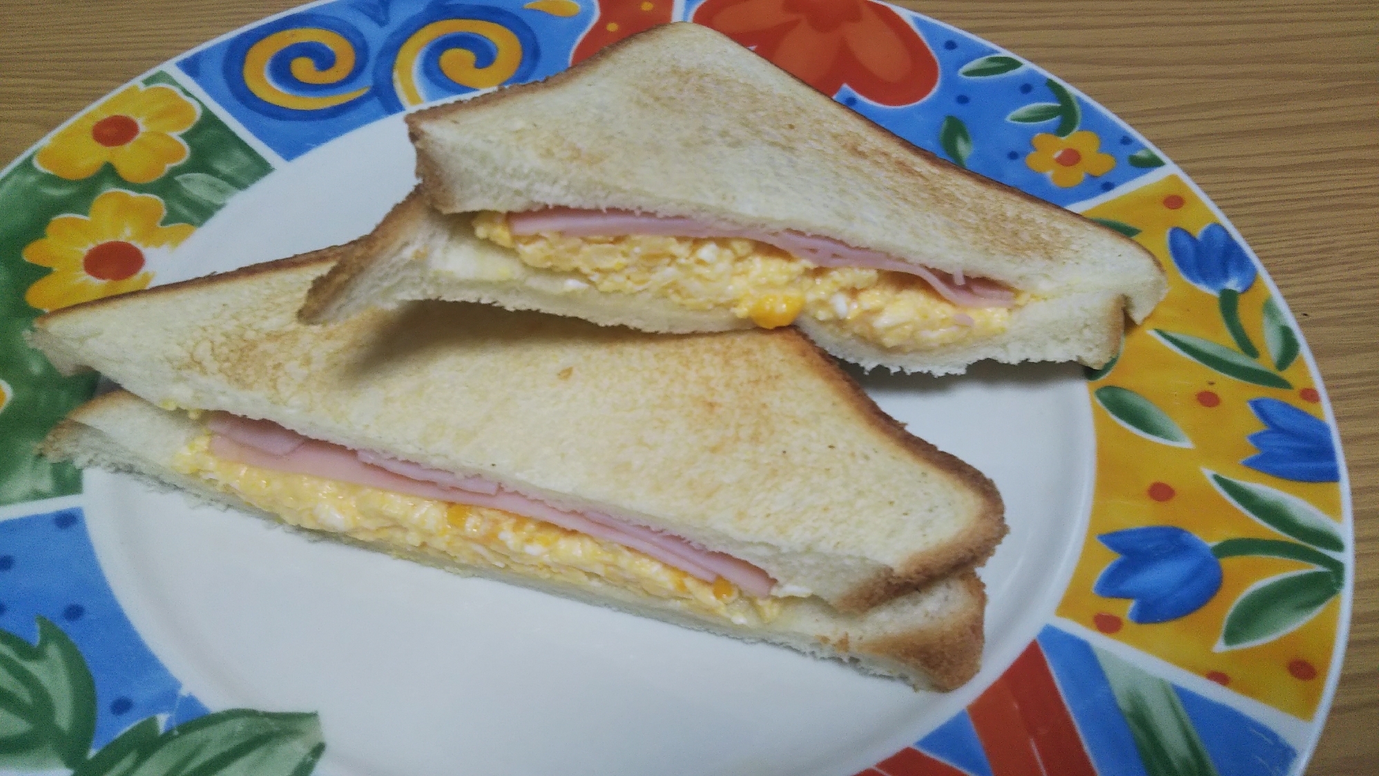 母の日に♪スクランブルエッグとハムのホットサンド☆