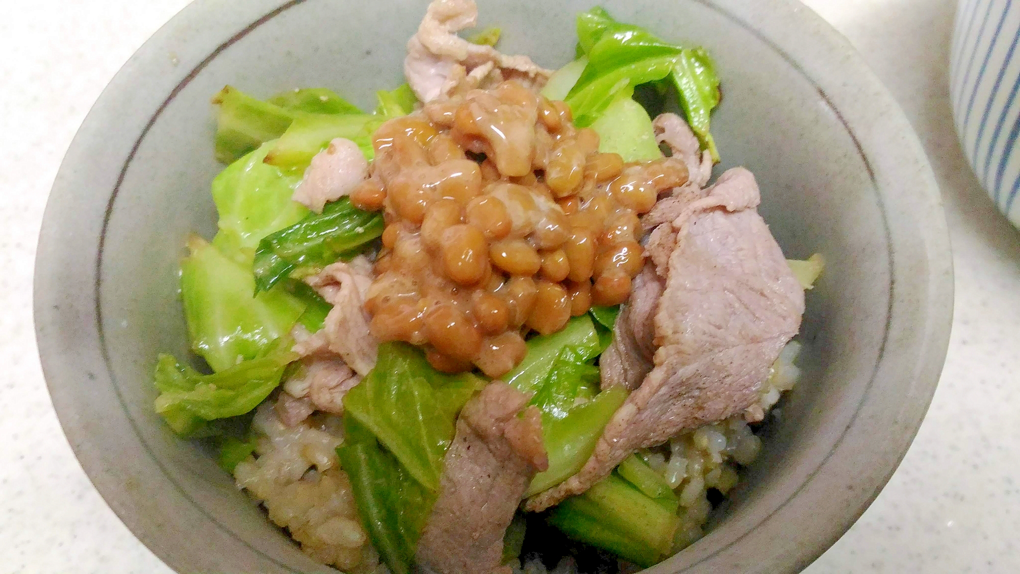 納豆肉野菜炒め丼