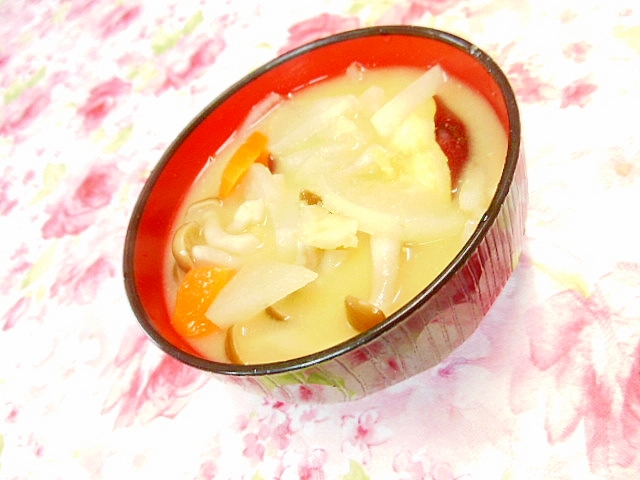 ❤ブナシメジと人参と薩摩芋と大根のお味噌汁❤