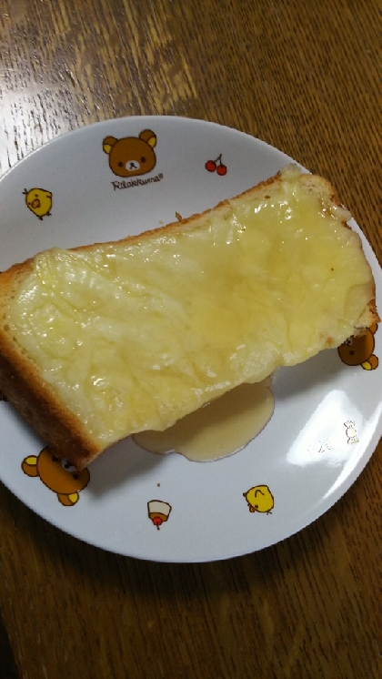 チーズの塩気とはちみつの甘さで美味しいですね～朝からしあわせでした(o^O^o)