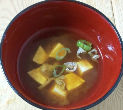 豆腐と青葱の味噌汁