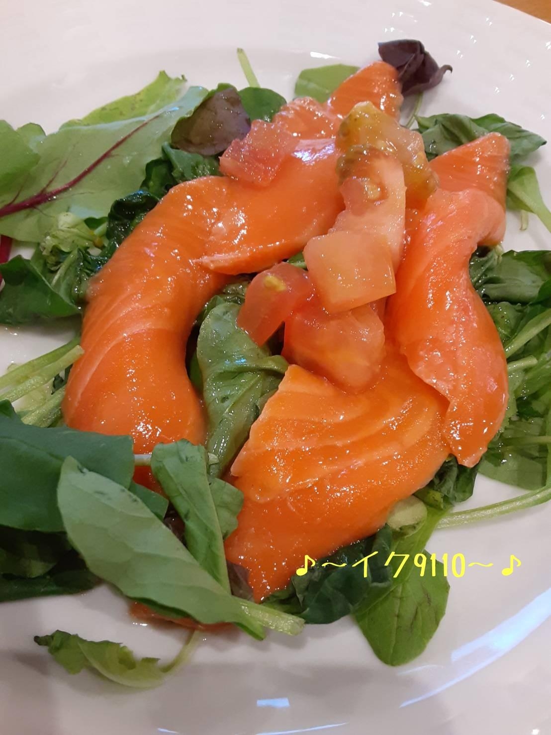スモークサーモンのマリネ風サラダ♪