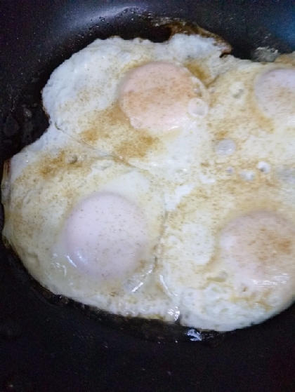 ごま油と黒コショウの目玉焼き