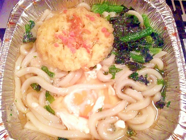 【簡単アレンジ】市販の鍋焼きうどんを野菜たっぷりに