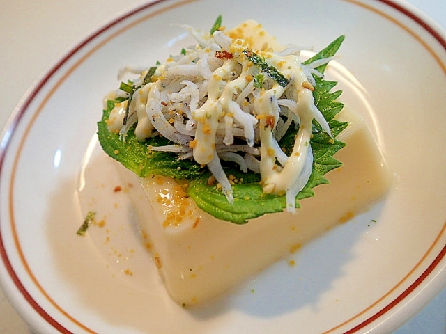 のりたま/マヨで　大葉と釜揚げシラスの卵豆腐