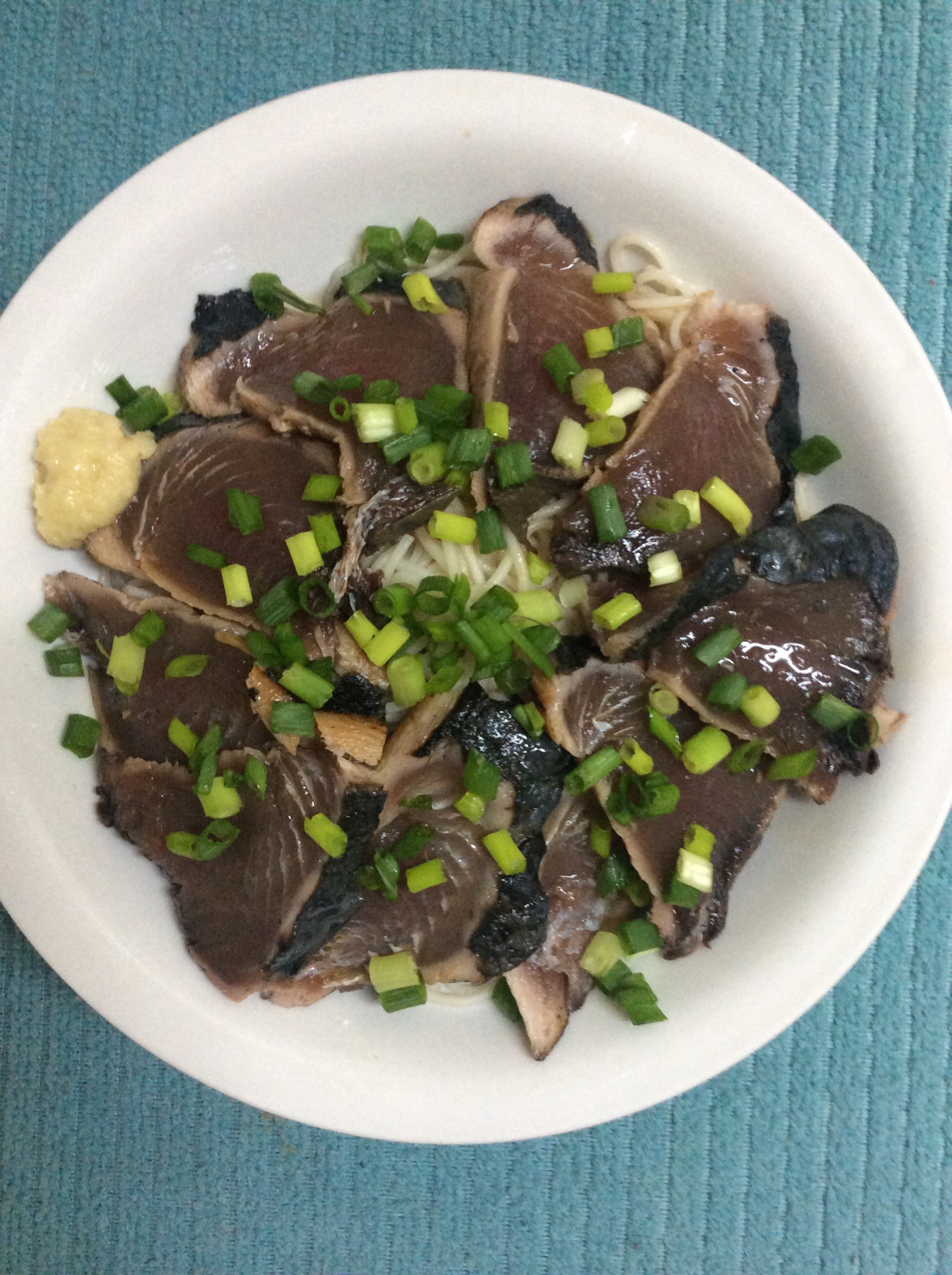 鰹のたたき乗せ♪冷やしそうめん