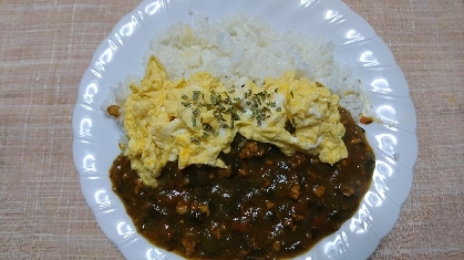 昨日のカレーをアレンジしました。玉子がふわふわで美味しかったです。