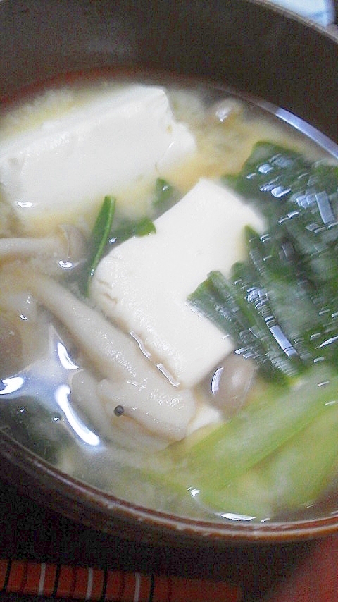 味噌汁（豆腐、しめじ、小松菜）