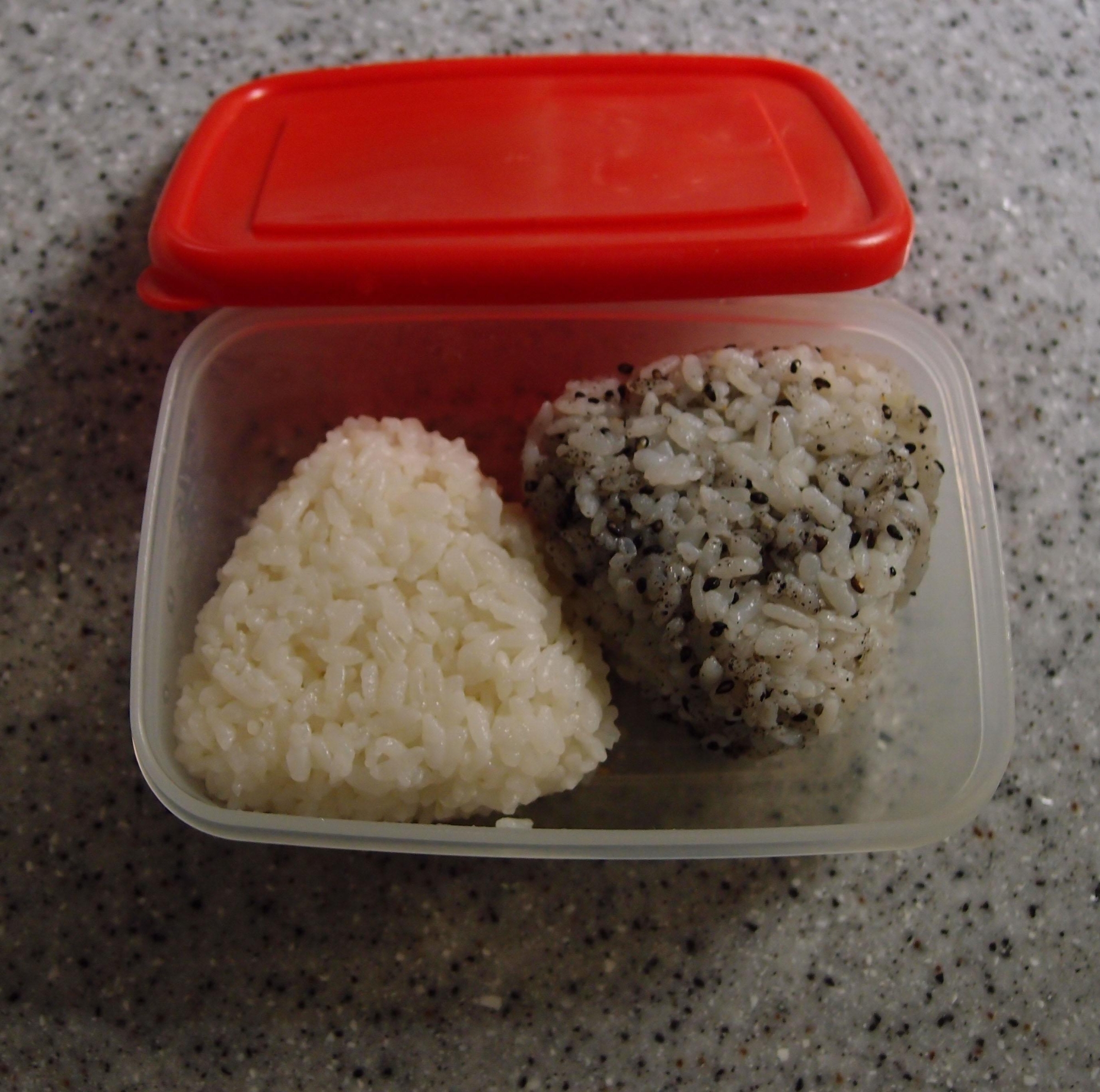 炒め玉ねぎのおにぎり弁当