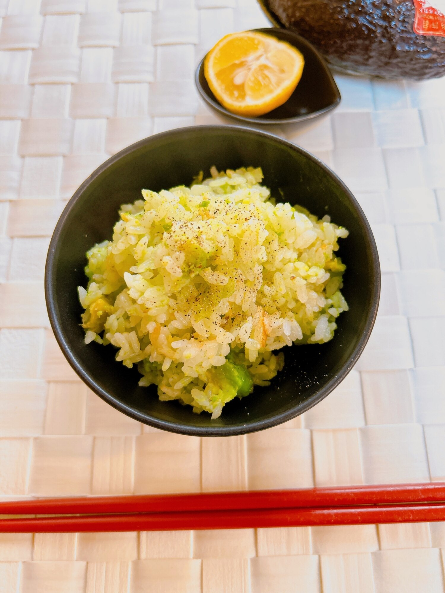 鮭とアボカドの炊き込みご飯 レシピ・作り方
