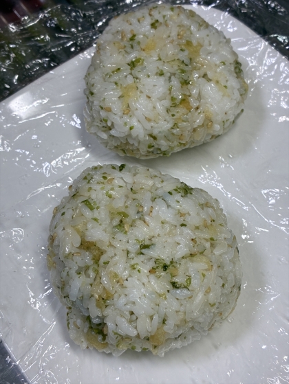 青のりと天かすのおにぎり