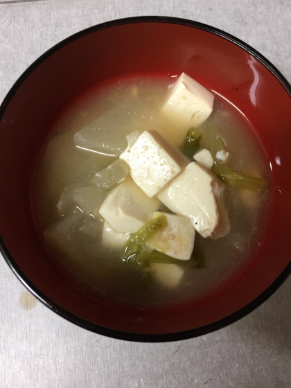 豆腐、白菜、もやしのお味噌汁