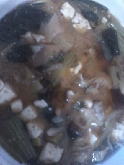 小松菜とマイタケ、栄養豊富で良いですね♪風味が良かったです。赤みそでしたが白味噌も今度使ってみます。