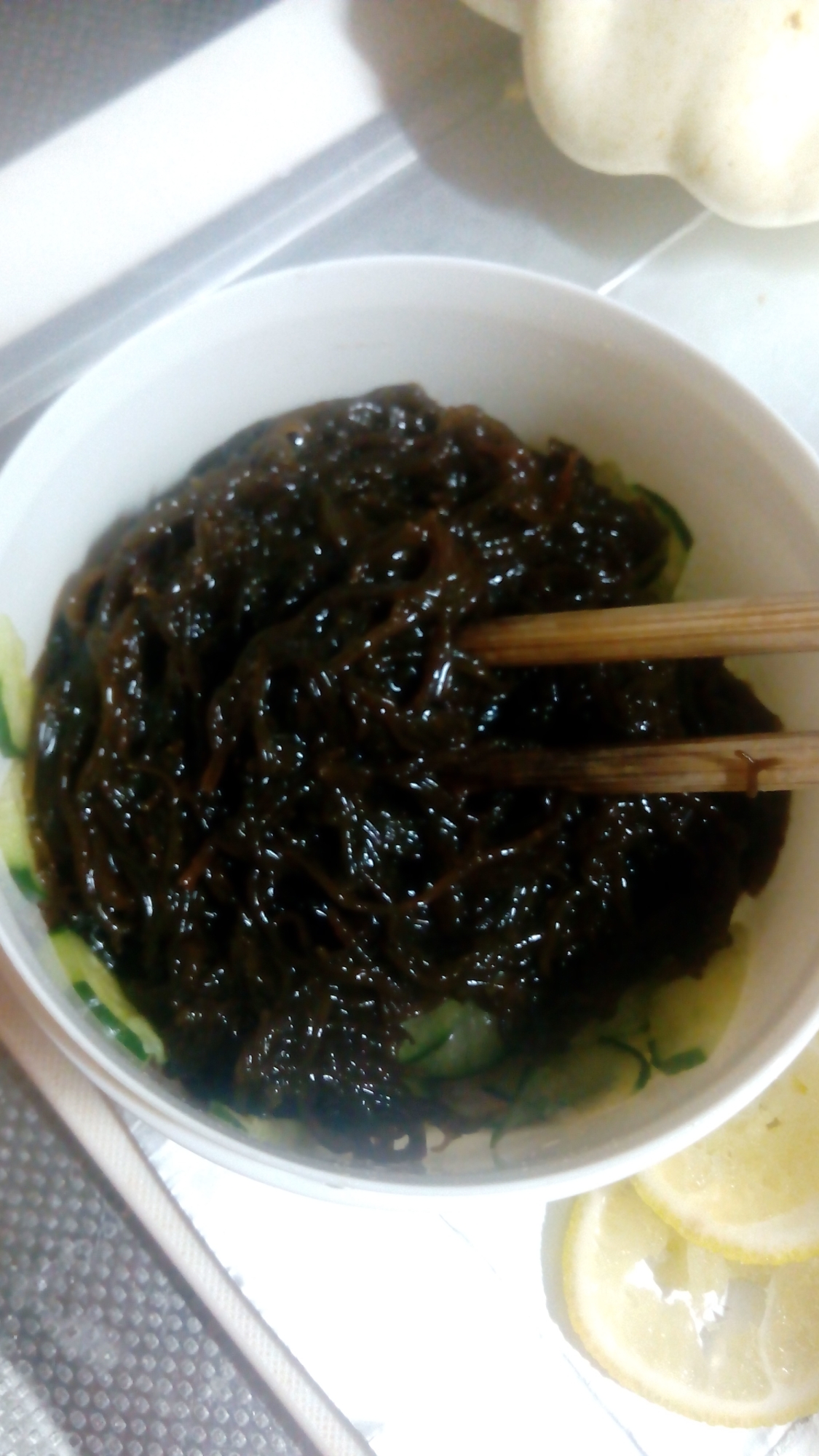 洗いもずくに好みの味付けを◆酸っぱくないもずく酢