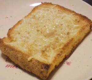 ケーキシロップとチーズのトースト