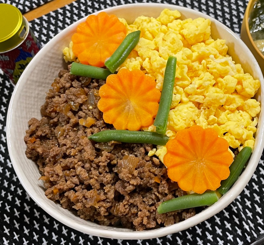 濃いめの味付け！合挽肉のそぼろ丼