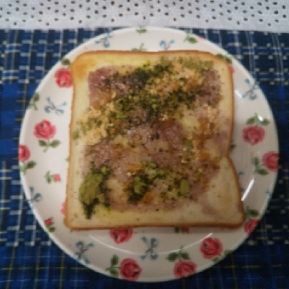 苺ジャムと抹茶ときな粉のトースト