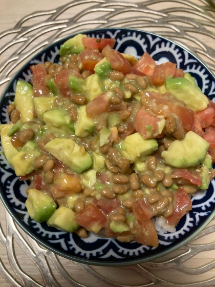 エンペラーサーモンでサーモンアボカド丼