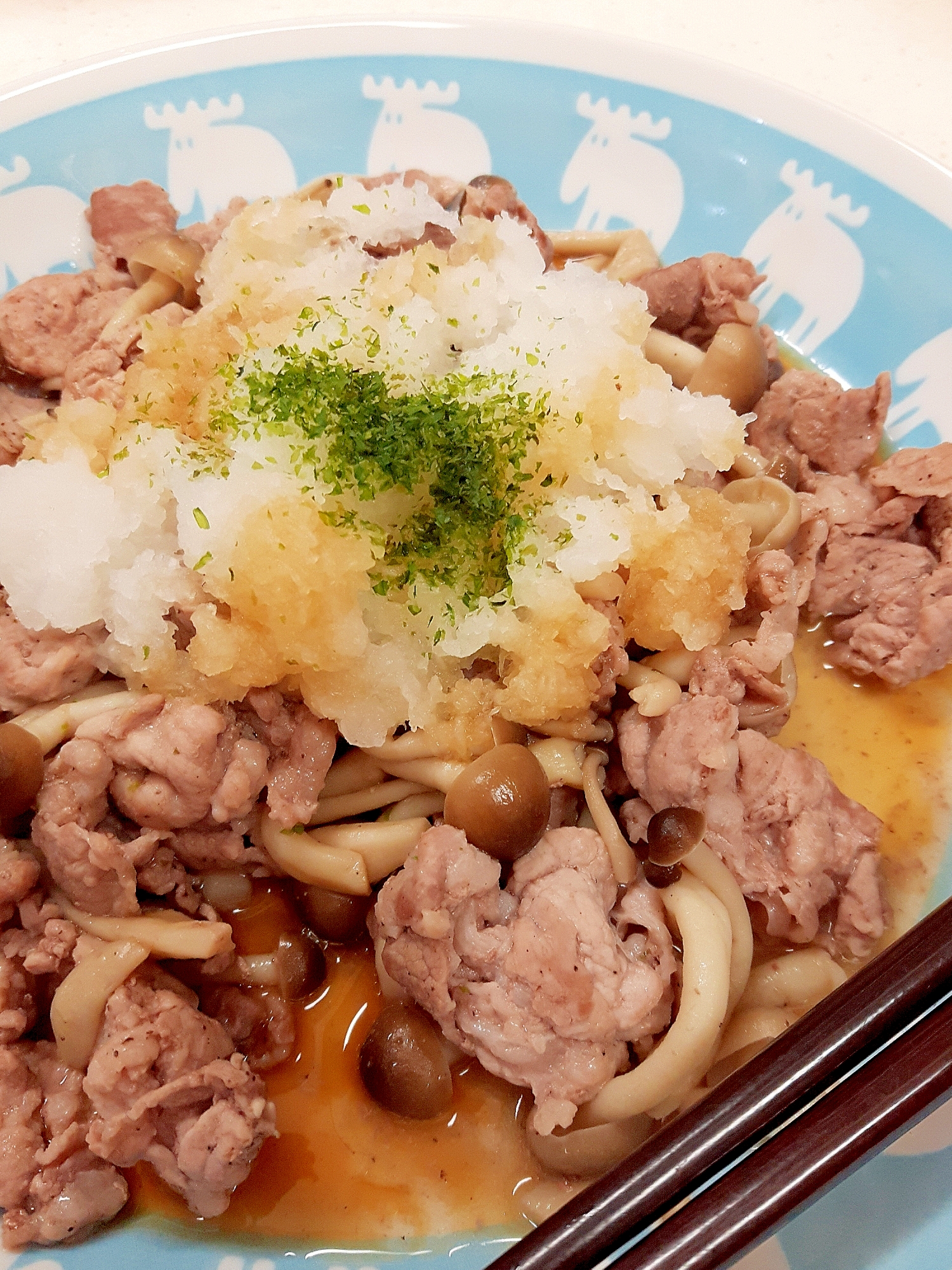 簡単ヘルシー!豚肉シメジ炒めのおろしポン酢のせ♪