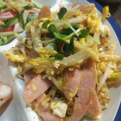 超簡単ᕷ٭豆もやしと魚肉ソーセージの卵炒めꕤ୭*