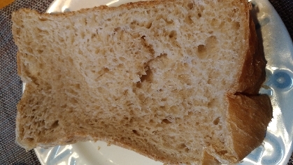 オートミール入りの美味しいパンが食べられて嬉しいです！レシピありがとうございました。