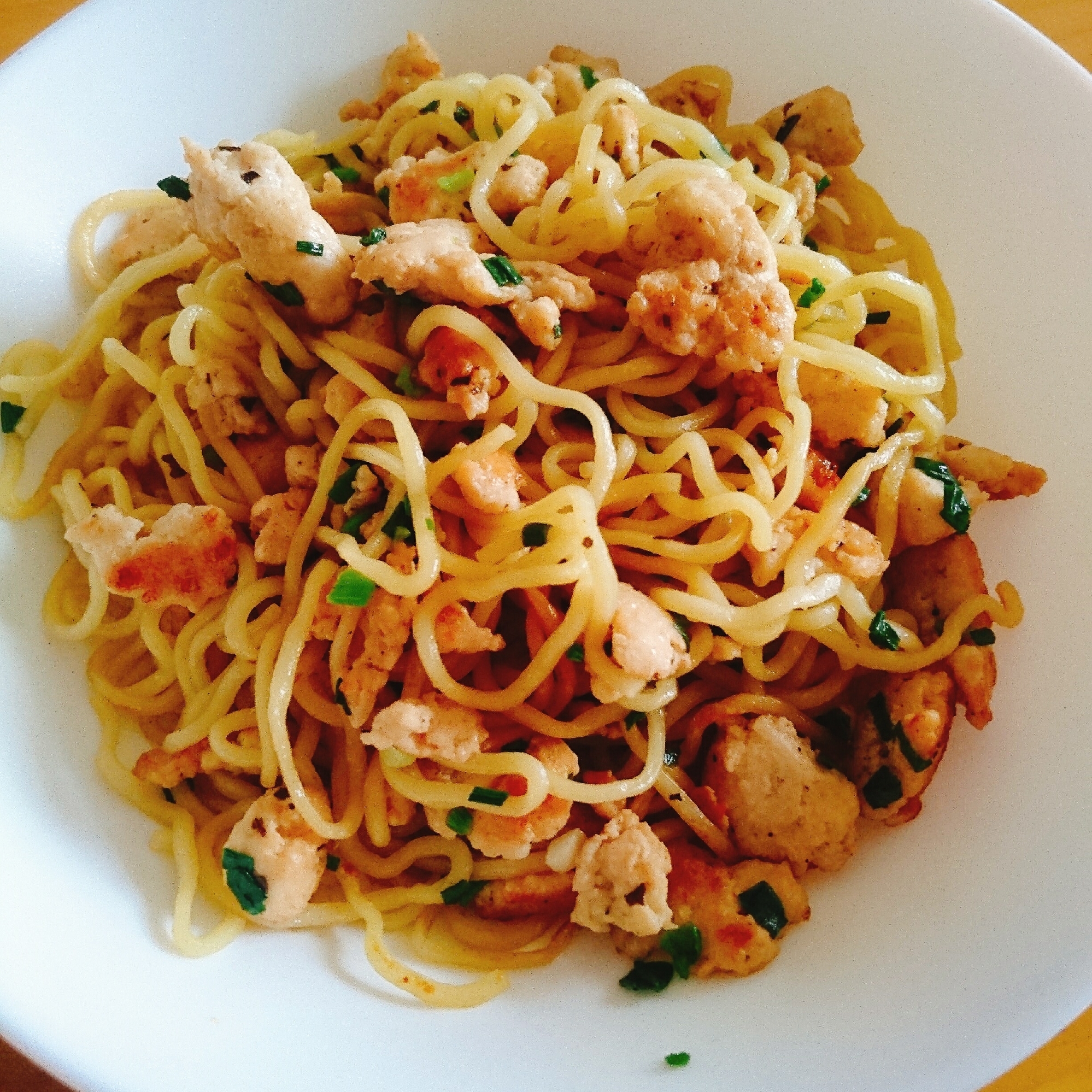 鶏挽き肉と小ネギの塩焼きそば