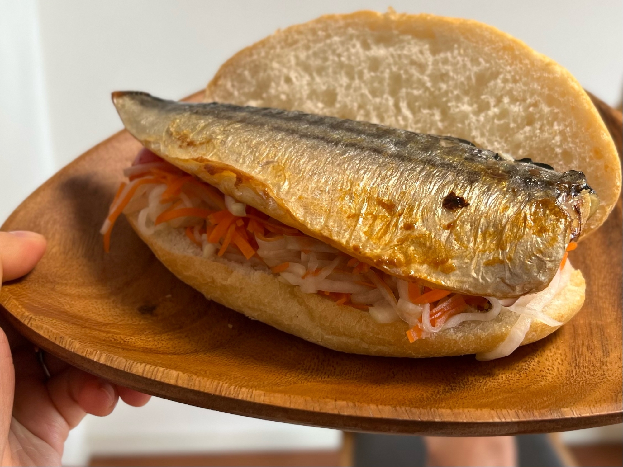 バインミー風焼き鯖サンド