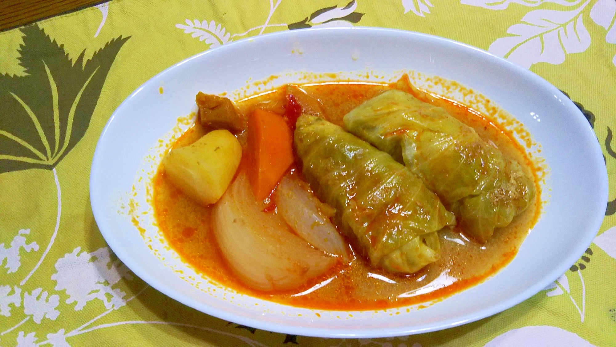 鶏むね挽肉・ｷｬﾍﾞﾂﾛｰﾙのレッドカレー