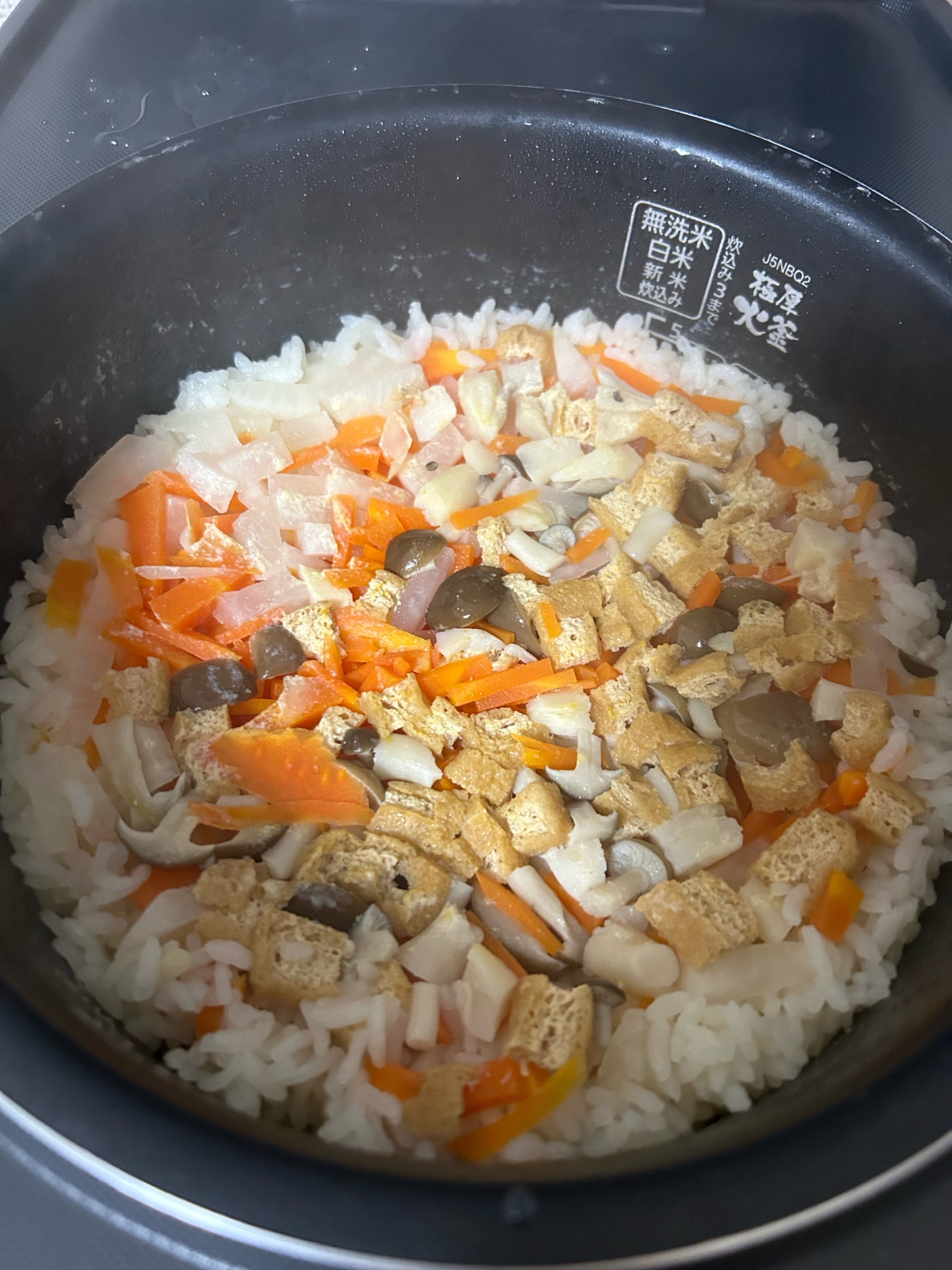 白だしでだけで作る炊き込みご飯！（肉不使用）