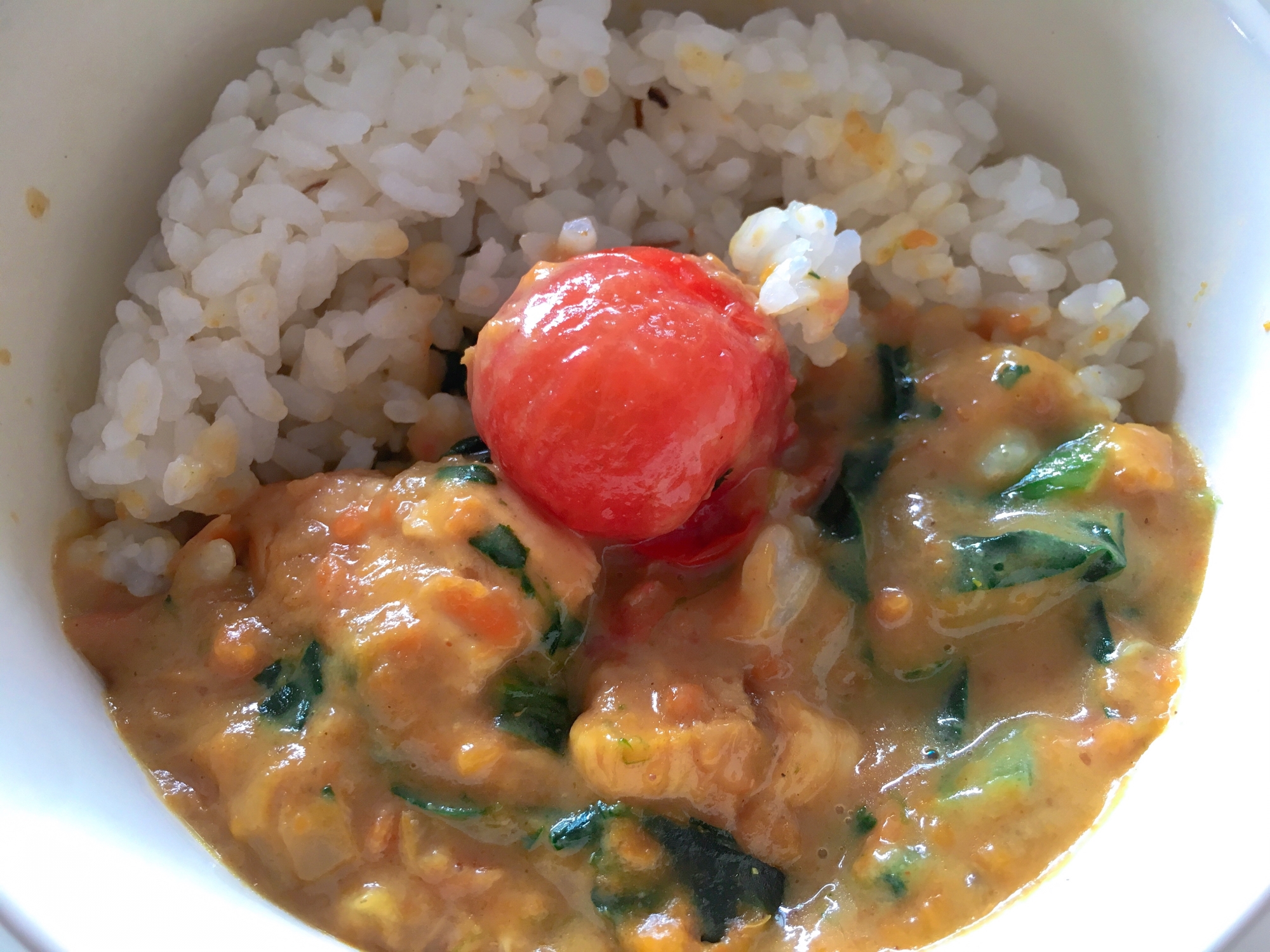 ほうれん草とミニトマトのチキンカレー