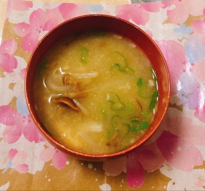 hamupi-ti-zuさん♪わかめをねぎで作りました˚✧₊⁎朝食にぴったりなお味噌汁ですね ⇡⇡(⸝⸝> ᢦ <⸝⸝)ˎˊ˗