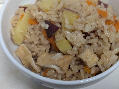 さつまいもと油揚げの炊き込みご飯