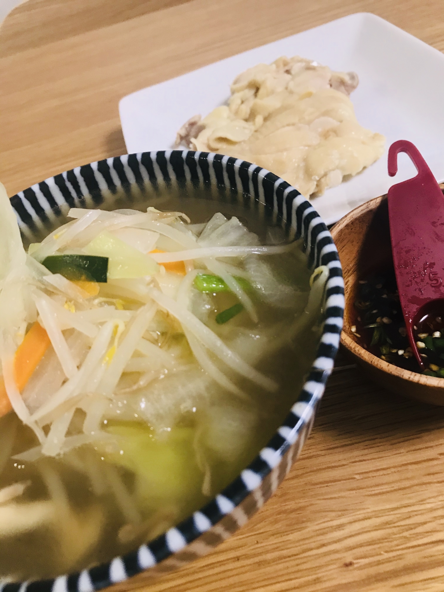 鶏のだしで作るさっぱり湯麺