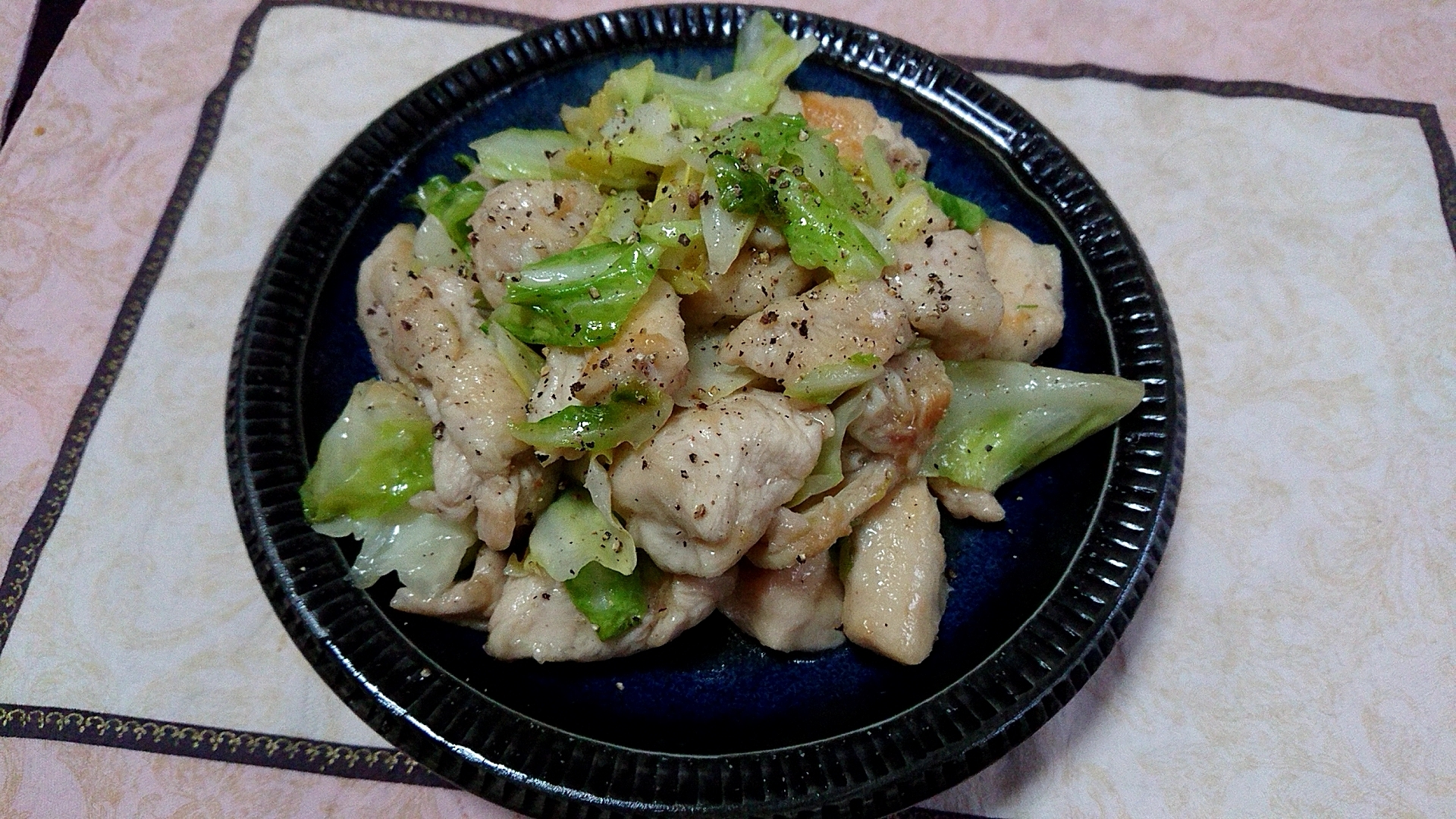 ご飯がすすむ 鶏むね肉とキャベツのガーリック炒め レシピ 作り方 By Kaaaaaaaaaaaaaaazuma 楽天レシピ