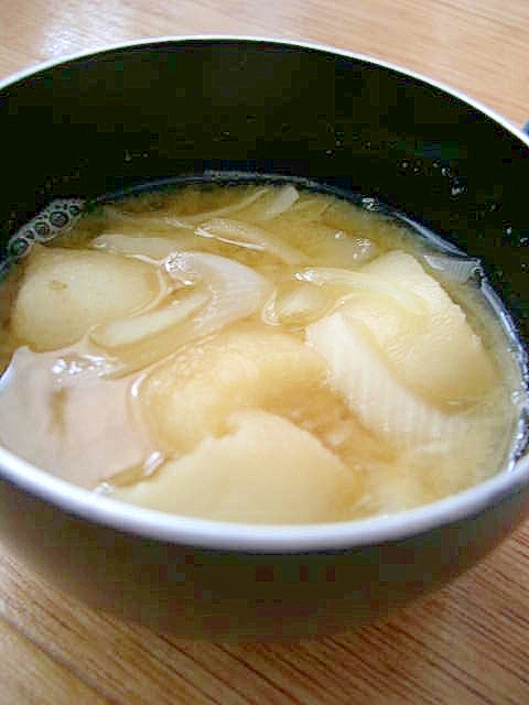 お味噌汁（麩、新玉ねぎ）