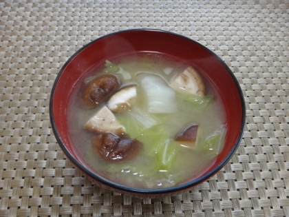 白菜と椎茸のお味噌汁
