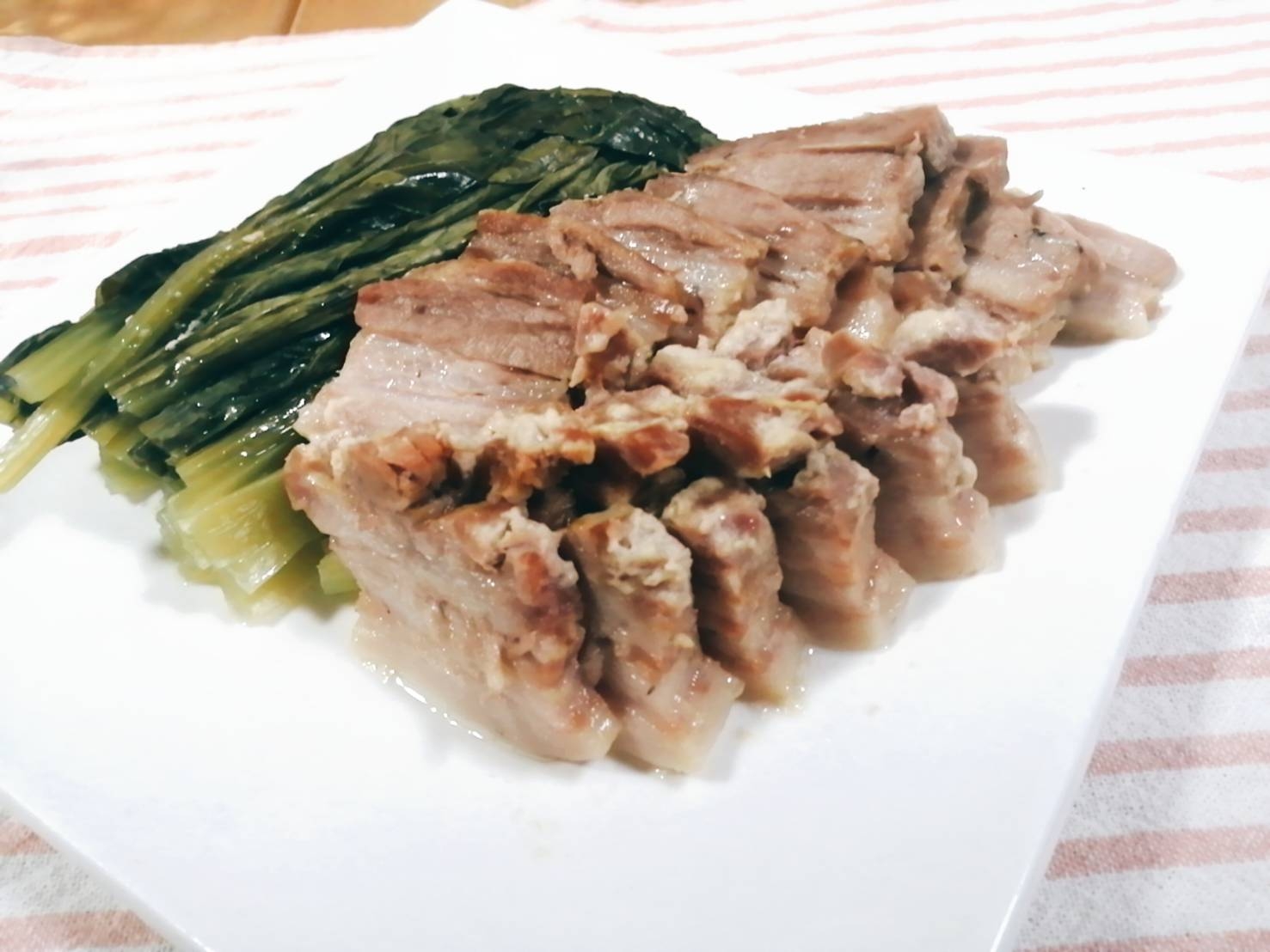 しっとり蒸し豚～豚バラ塊肉の塩麹漬け