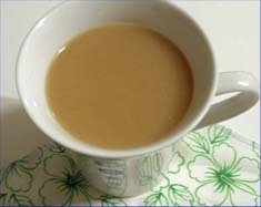 こないだコーヒーバージョンをやってみたので、
ミルクティーバージョンも挑戦☆
紅茶にもヨーグルトが合いますね～(^-^*)/
楽しいレシピありがとうございます♪