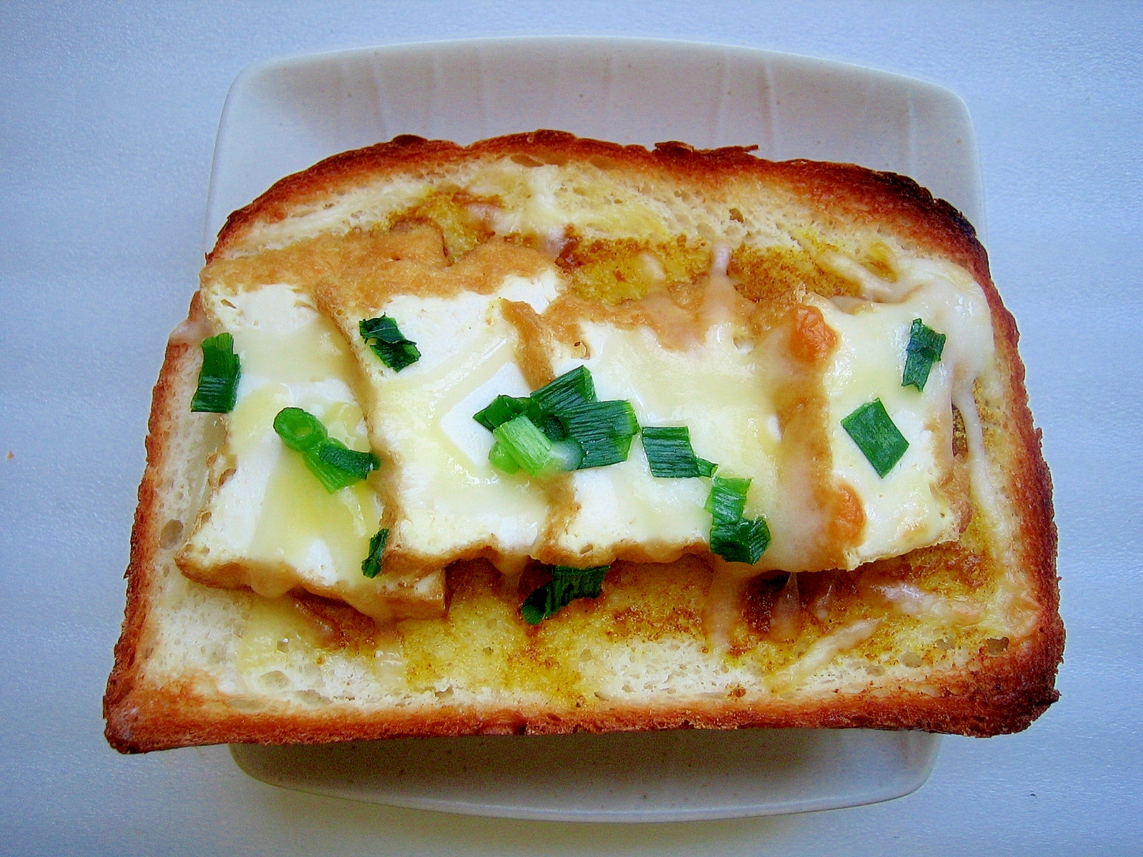 厚揚げとカレーパウダーのチーズトースト