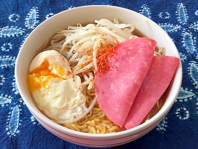 たっぷりもやしと半熟卵の味噌ラーメン