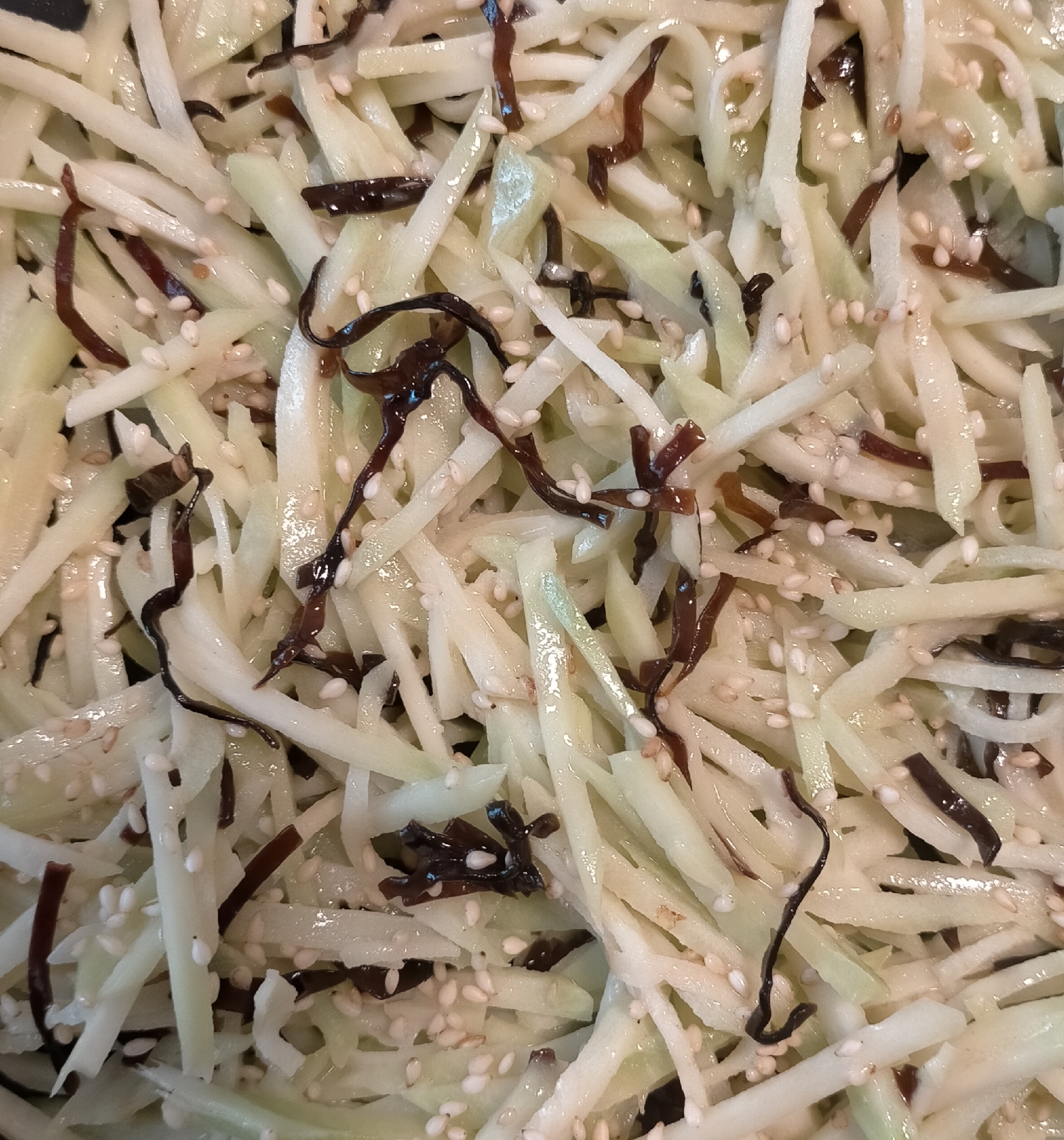 ブロッコリーの茎で塩昆布マヨ炒め